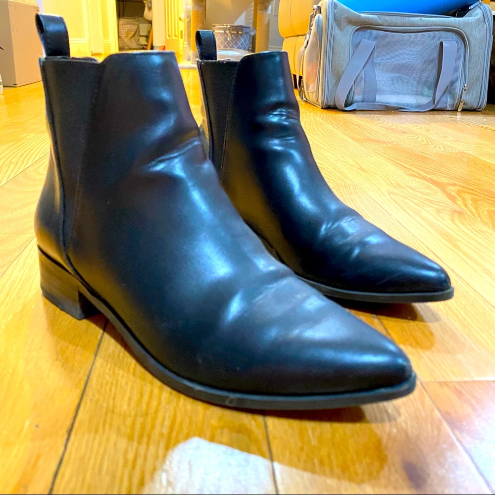 Pointed ankled boots - Picture 2 of 3